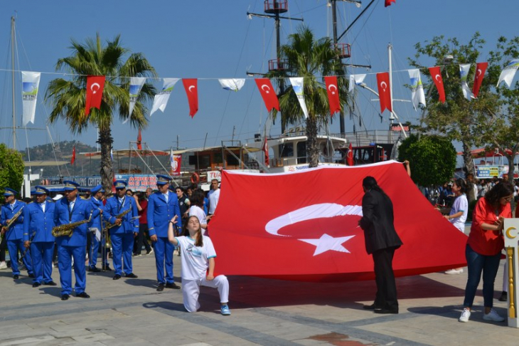 19 Mayıs'ta Atatürk anıldı