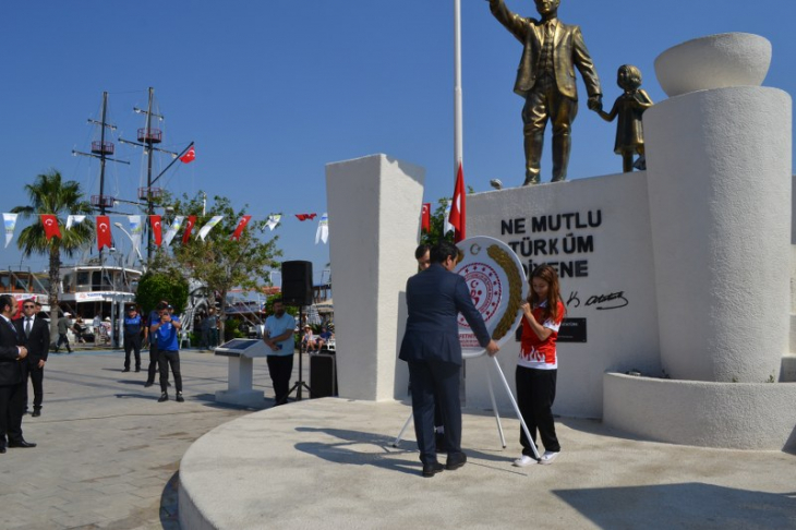 19 Mayıs'ta Atatürk anıldı
