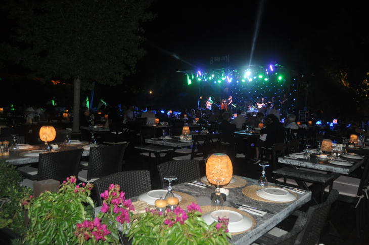 Fethiye'de Barbunn Cafe Bistro'da Yaz Konserleri Başladı, Gamze Dursun Sahne Aldı